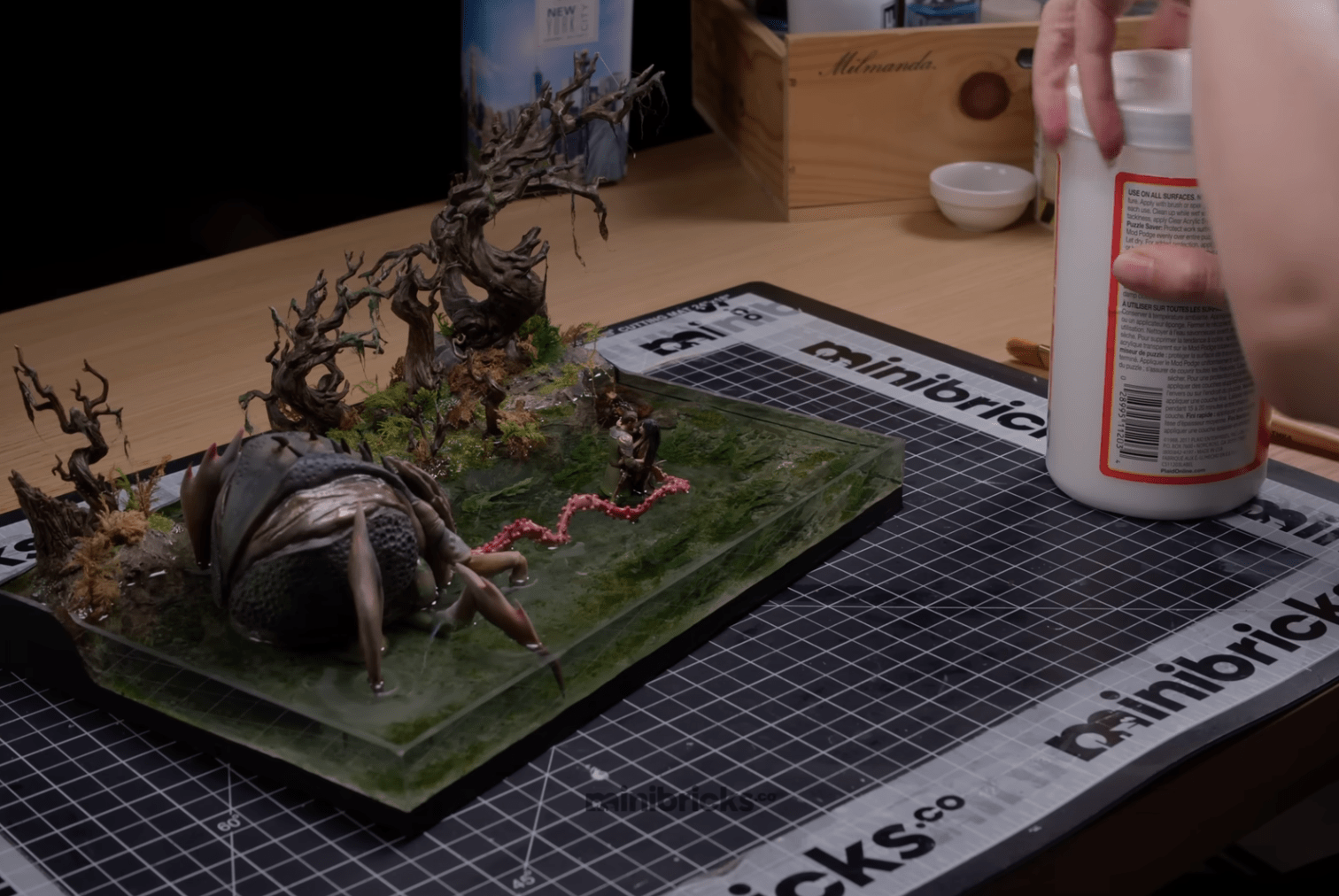 This Yuletide, give yourself the soothing gift of gab and a good resin model video